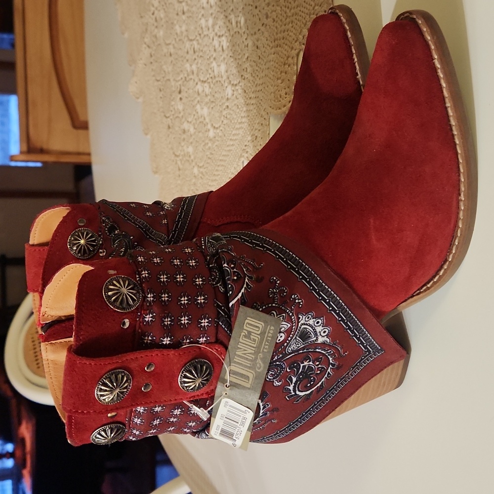NWT Dingo western boots